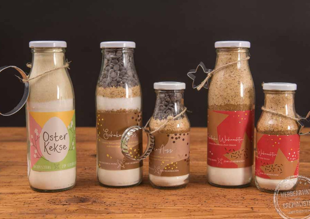 Verschiedene Backmischungen im Glas für Ostern und Weihnachten als Werbegeschenk mit Logo bedruckt