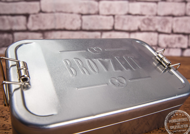 Dose aus Blech mit Pr&auml;gung des Wortes Brotzeit