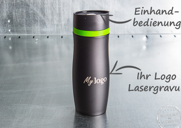 Schwarzer Thermobecher mit grünem Ring Logogravur