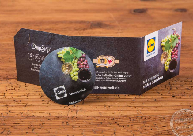 Drop Stop Weinausgie&szlig;er mit Faltkarte Lidl beides vollfl&auml;chig bedruckt als Kundengeschenk zu Weihnachten.