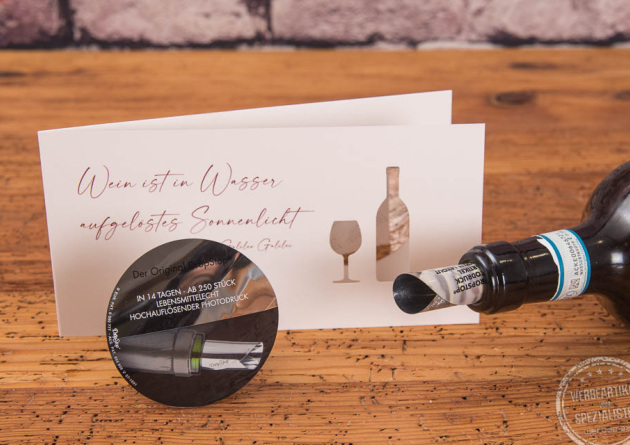 Drop Stop Weinausgie&szlig;er mit Logodruck und Grusskarte als Mailingartikel.