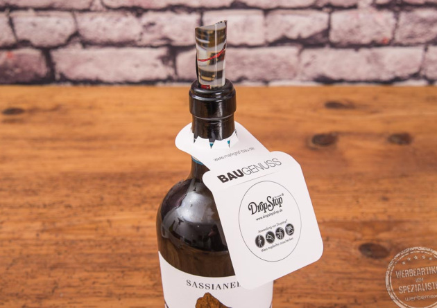 Drop Stop Weinausgie&szlig;er mit Hangtag als Zugabeartikel zur Kaufentscheidung.