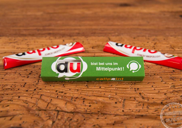 Duplo Schokoriegel im individuell gestalteten 1er-Werbeschuber mit grüner Botschaft „Du bist bei uns im Mittelpunkt!“ – emotionaler Werbeartikel für Mitarbeiterbindung und Kundenwertschätzung.