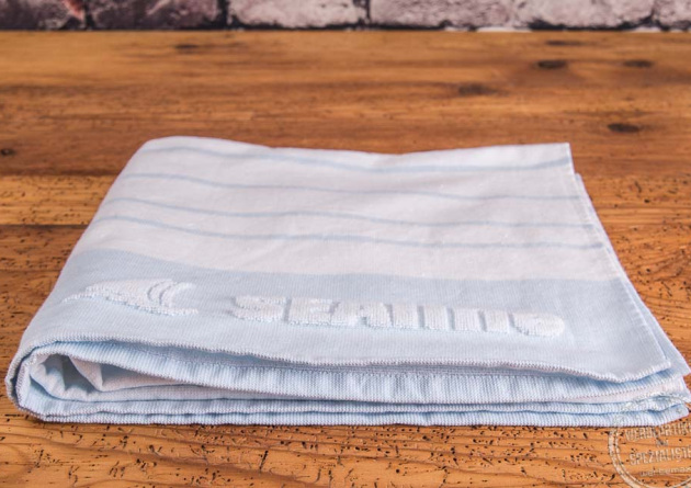 Leichtes Strandtuch mit Logo