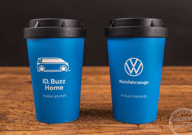 Nachhaltige Heybico Kaffeebecher in blau mit Logo