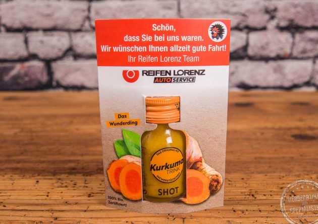 Kloster Kitchen Kurkuma Shot mit Firmenlogo 