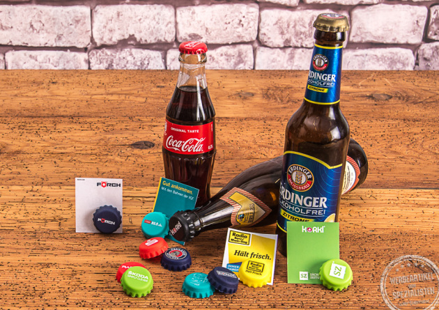 Cola Flasche und Bierflasche aus Glas mit vielen Silikon Kronkorken inkl. Verpackung. 