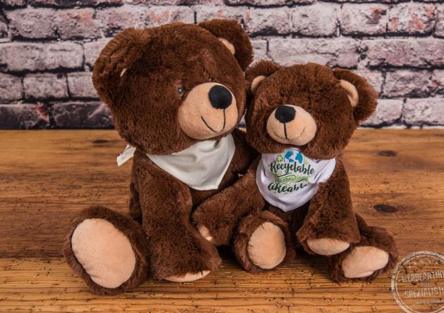 Kuschelb&auml;r mit Logo in gro&szlig; und klein 