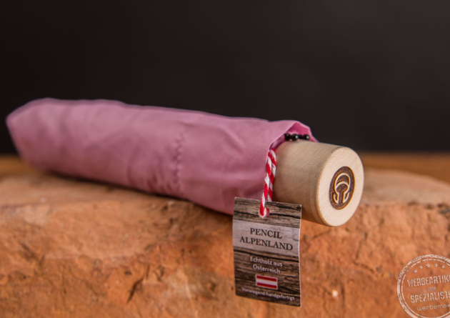 Logogravur auf Holzgriff Werbetaschenschirm Alpen Pencil