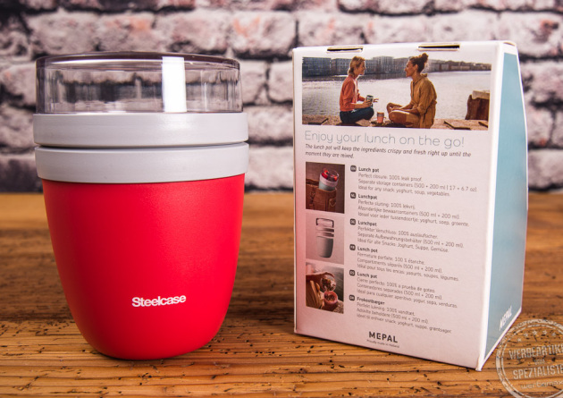 Roter Mepal Müslibecher mit Logo und Verpackung