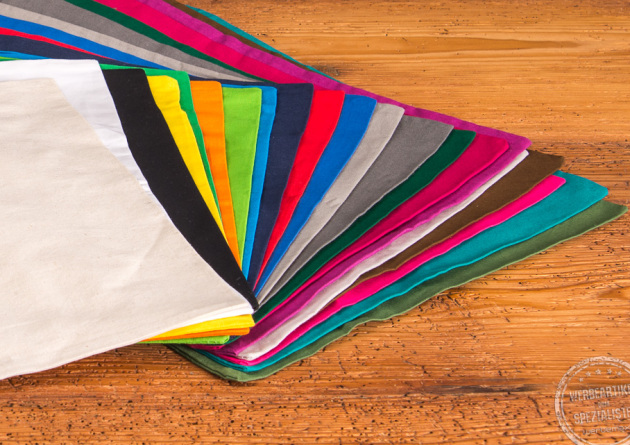 Nahaufnahme der aufgef&auml;cherten Messetasche in den 22 Standardfarben