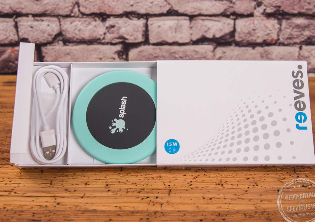 myMatola Wireless Charger mit Ladekabel und Verpackung