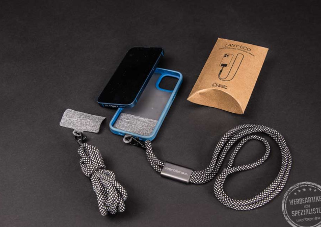 Nachhaltige Handyh&uuml;llen-Kette mit Logogravur und Verpackung