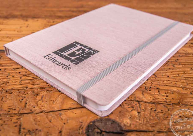 Rotes Ocean Book Notizbuch mit Logo Edwards. 