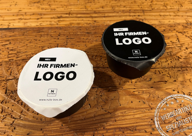 nutsbox schwarz wei&szlig; Nussmischung in der bedruckten Box