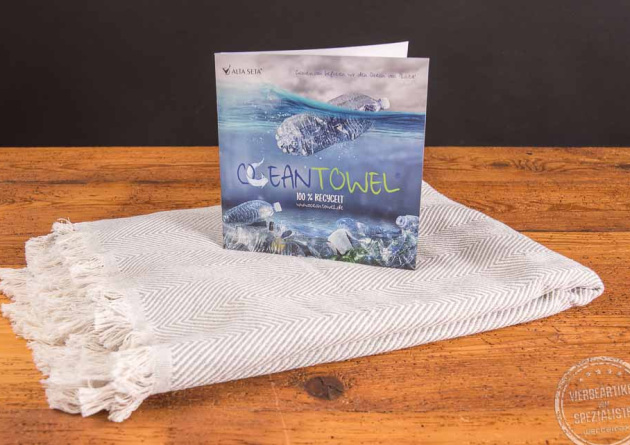 Ocean Towel nachhaltige Kuscheldecke mit Flyer