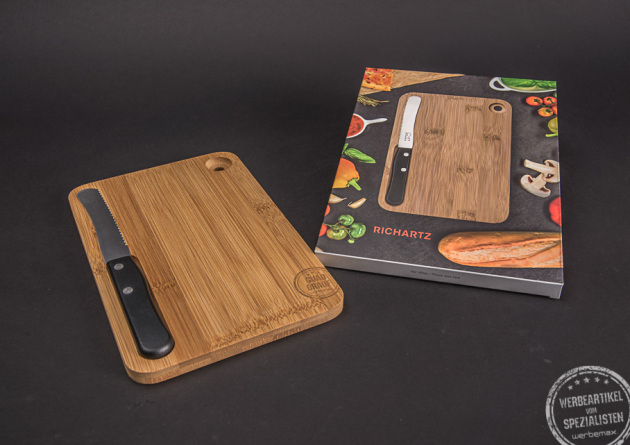 Holzbrett mit integriertem Messer in sch&ouml;ner Papierverpackung