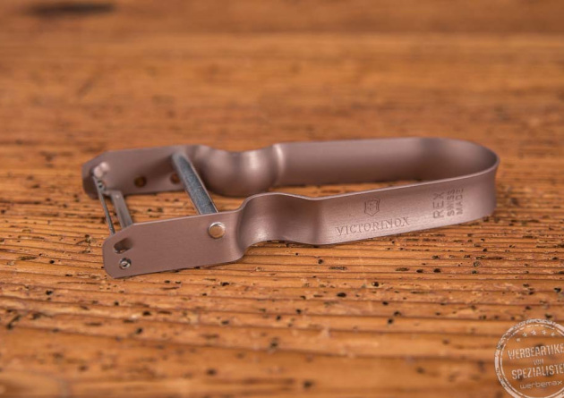 Victorinox Schäler für Gemüse und Obst als Werbegeschenk mit Logo bedrucken