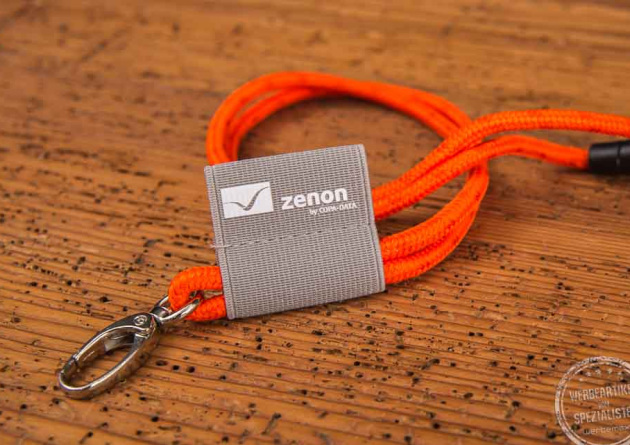 Pinker Schlüsselanhänger aus Kordel mit Logo Zenon