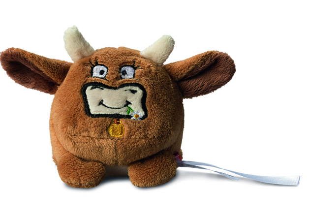 Minifeet Schmoozies mit Logo auf dem F&auml;hnchen als Mitbringsel vom Urlaub in den Bergen.