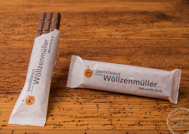 Schokoladenriegel im Papierflowpack
