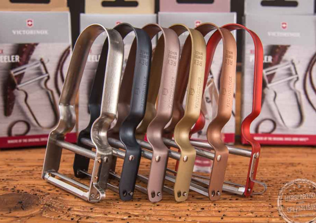 Victorinox Sparsch&auml;ler Rex und Kartoffelsch&auml;ler in unterschiedlichen Farben mit Verpackung.