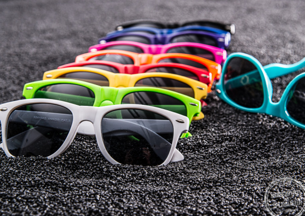 bunte Sonnenbrillen mit Druck auf dem B&uuml;gel