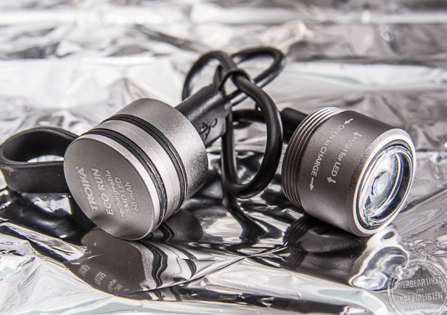 TROIKA ECO RUN Taschenlampe mit Lasergravur mit Lithium-Akku &uuml;ber USB-C wiederaufladbar auf Folie.