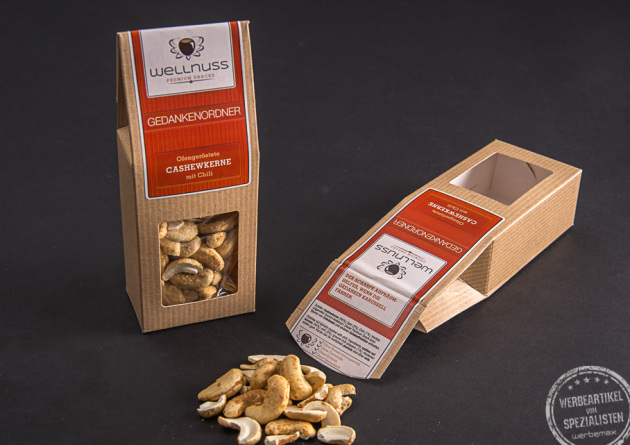 Nuss Snack mit bedrucktem Etikett