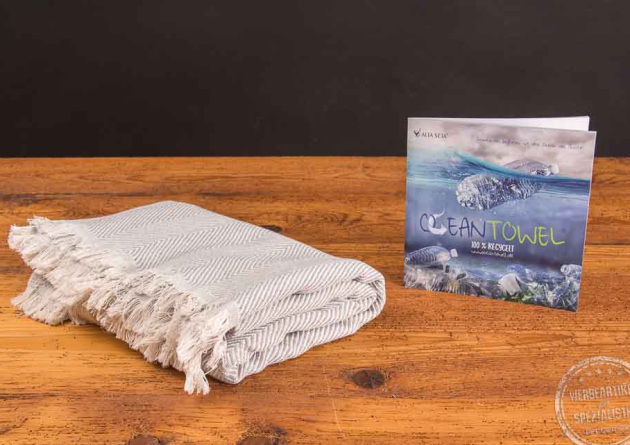 Alta Seta Ocean Towel mit Werbeflyer