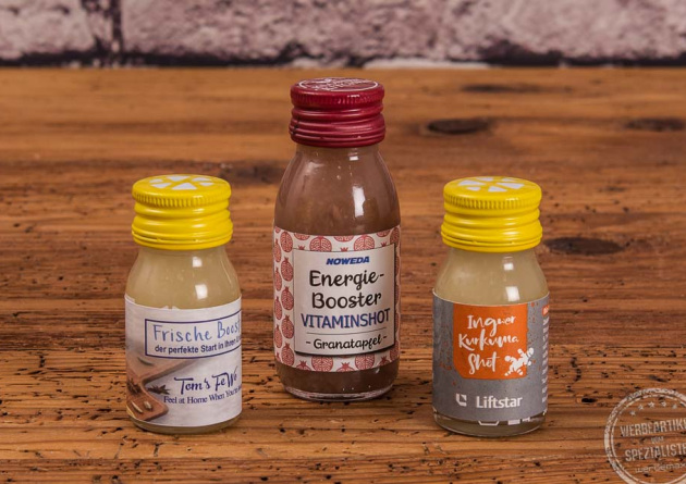 Drei Flaschen Kloster Kitchen Ingwer Shot mit Werbedruck 