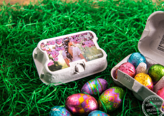 Mini Eierkarton mit Schokoladenostereier mit bedrucktem Etikett