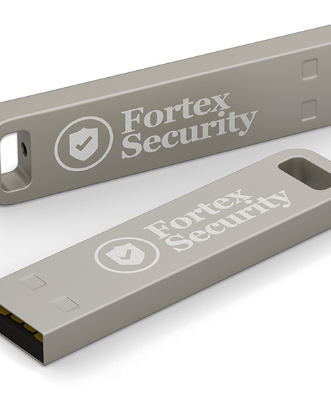 Zwei USB Sticks Element mit Logogravur Fortex Security als Mitarbeitergeschenk.