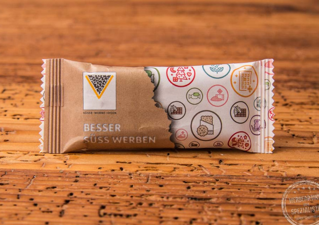 Schokoladentafel mit individuell gestaltetem Papierflowpack als Werbeträger
