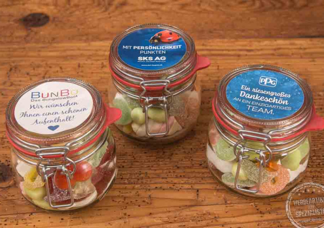 Werbeartikel S&uuml;&szlig;igkeiten im kleinen Glas mit Logo auf dem Deckel 