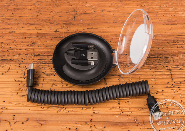 Nahaufnahme des ausgerollten Kabels des universellen Ladekabels Allroundo C in schwarz