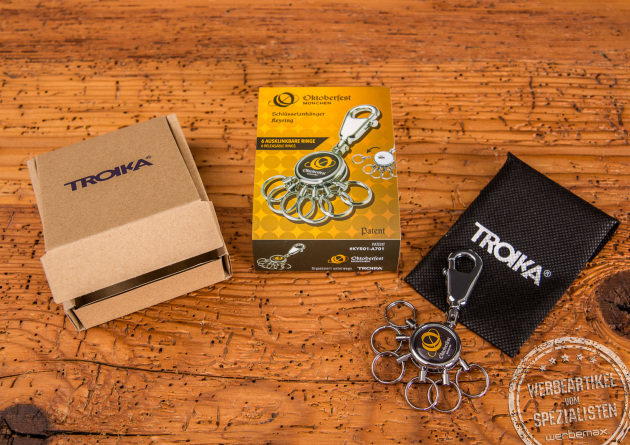 Bayerische Werbeartikel zur Wiesnzeit - der Troika Oktoberfest Schl&uuml;sselanh&auml;nger hat 6 ausklinkbare Schl&uuml;sselringe und wird ine iner sch&ouml;nen, nachhaltigen Kartonverpackung geliefert.
