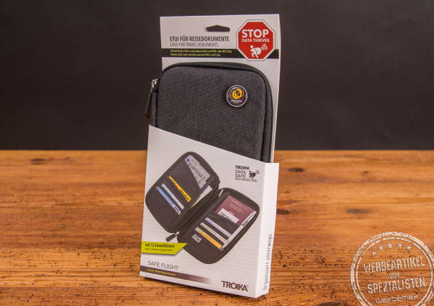 RFID Blocking Reiseetui von Troika mit dem aktuellen Oktoberfestlogo 2024 als Doming integriert