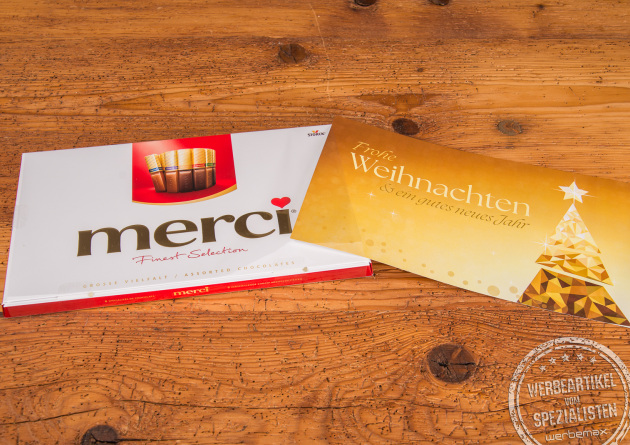 Merci Finest Selection mit individuell gestaltbarer Einsteckkarte. Einsteckkarte ist halb herausgezogen auf dem Bild