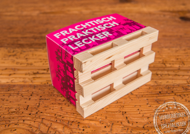 Mini-Palette von der Seite. Holzpalette in Miniaturformat mit Ihrem 4c-Aufdruck