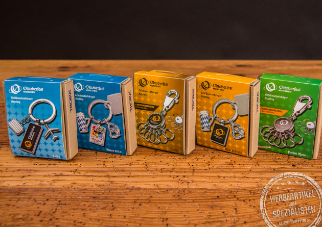 &Uuml;bersicht der 4 offiziellen Oktoberfest Schl&uuml;sselanh&auml;nger der Marke Troika, mit bayerischen Symbolen und dem Oktoberfestlogo in einer sch&ouml;nen Kartonverpackung. 