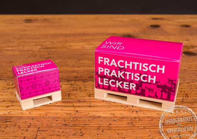 Mini-Palette klein und groß nebeneinander mit pinkfarbenen Digitaldruck als Beispiel