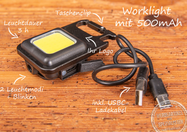 Ein MegaBeam Worklight von Metmaxx liegend auf einer Holzplatte mit Produktbeschreibung.