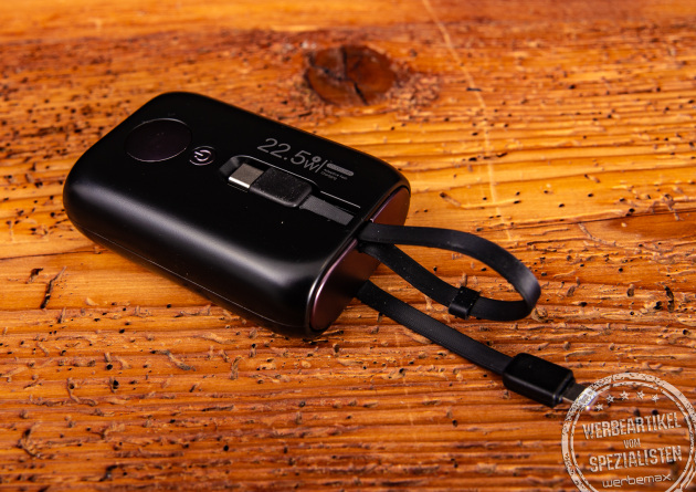 Frontansicht der DrChargeXL PD Pro Powerbank mit 10.000mAh als Werbeartikel.