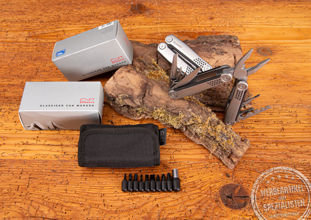 Zwei Multitools von Richartz STRUKTURA tool mit Verpackungen auf Holzuntergrund
