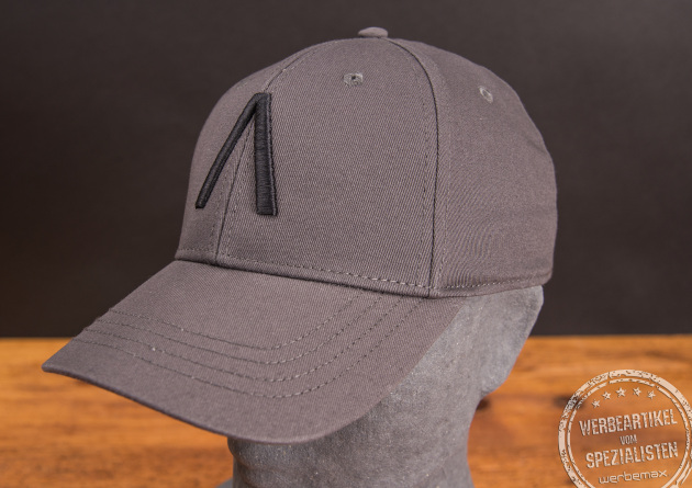 Dezente Caps mit aufwendigem 3D-Stick Ihres Logos. Jetzt Mitarbeiterbranding auf ein neues Level heben. 
