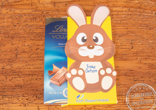 Individuell bedruckte Schoko-Grußkarte mit Osterhasen-Motiv.
