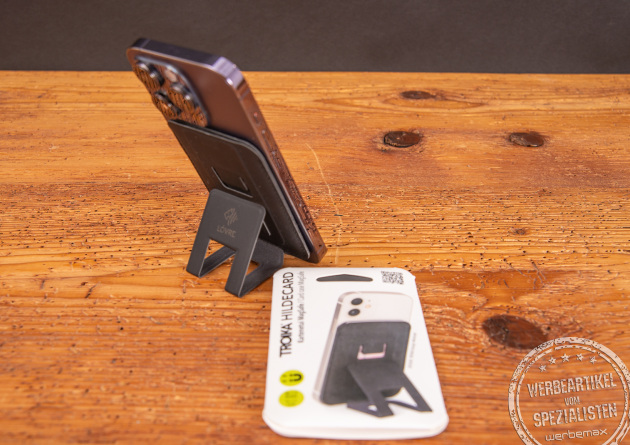 Das innovative MagSafe Kartenetui von Troika besticht durch veganes Leder und einer schönen Logogravur. Das ideale Werbegeschenk für Männer. 