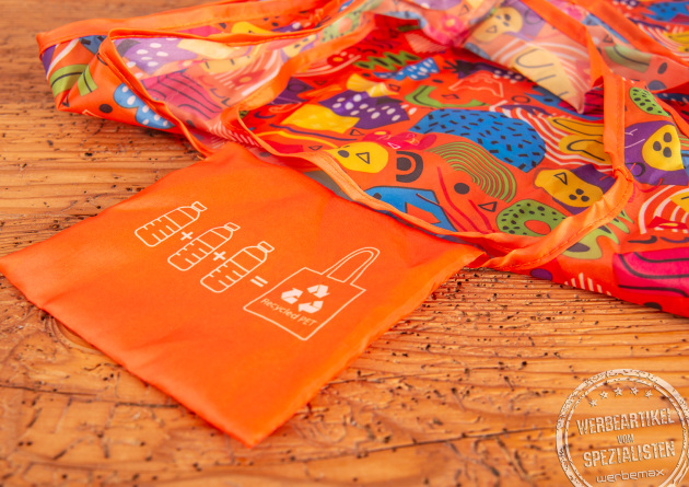 Sonderanfertigung einer nachhaltigen Einkaufstasche die zusammengefaltet werden kann und in einem extra T&auml;schchen verstaut wird. 