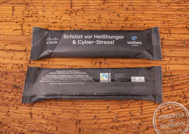 Zwei Schokoladenriegel im individuell bedruckten Flowpack.